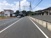 舗装された前面道路。国道6号線と349号線をつなぐ道です。